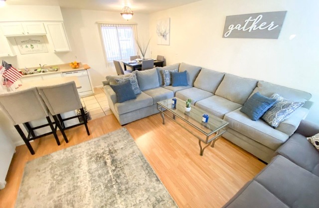 Cozy & Stylish Condo with Pool Best Location