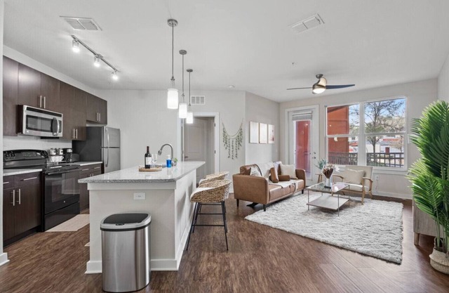 Cozy/Stylish Downtown APT/Pool,gym, FREE Parking