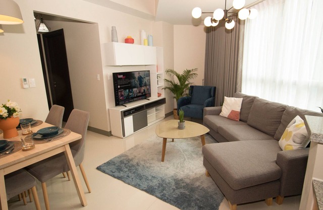 Cozy Suite w/Balcony/Fast WiFi across Mitsukoshi Mall & Uptown Mall