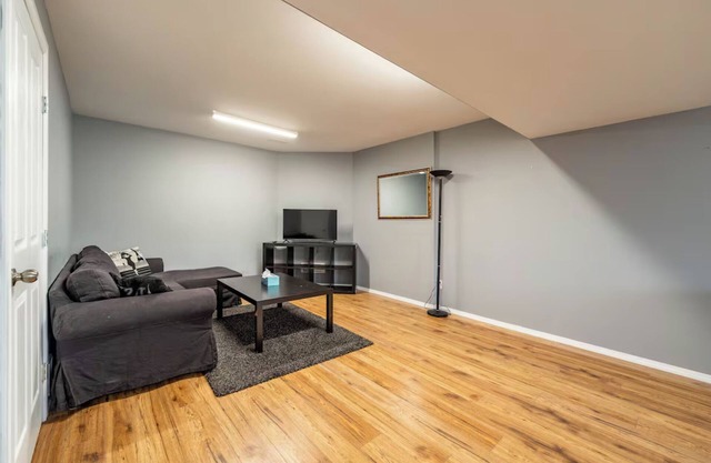 Cozy Suite Right In Town!