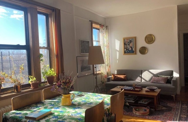 Cozy, sunny private bedroom in Harlem with views to Riverbank State Park