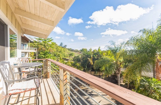 Cozy Sunset Views w/Lanai - Close to Beach by RedAwning