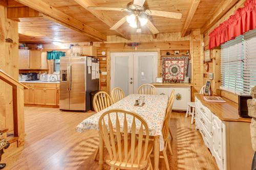 Cozy Tellico Plains Cabin with Large Mountain Creek!
