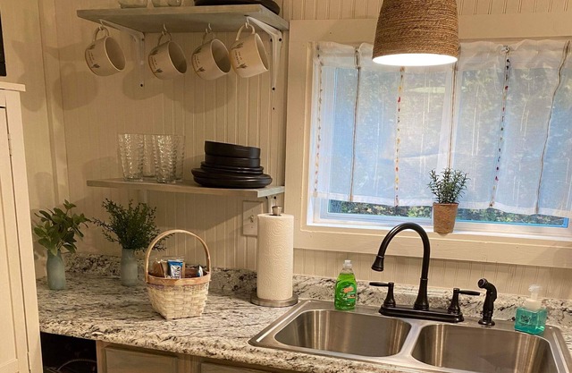 Cozy Tiny Home Quiet 1/1 Close to Riding Trails