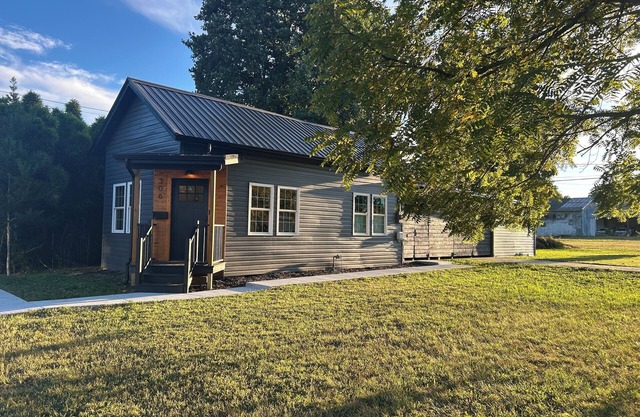Cozy Tiny House in Scottsburg