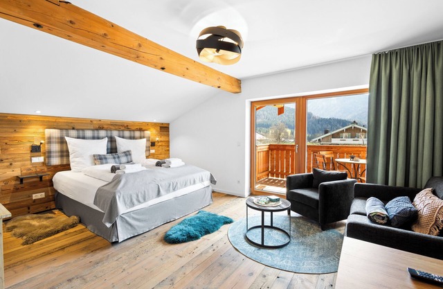 Cozy top floor studio with pool & sauna