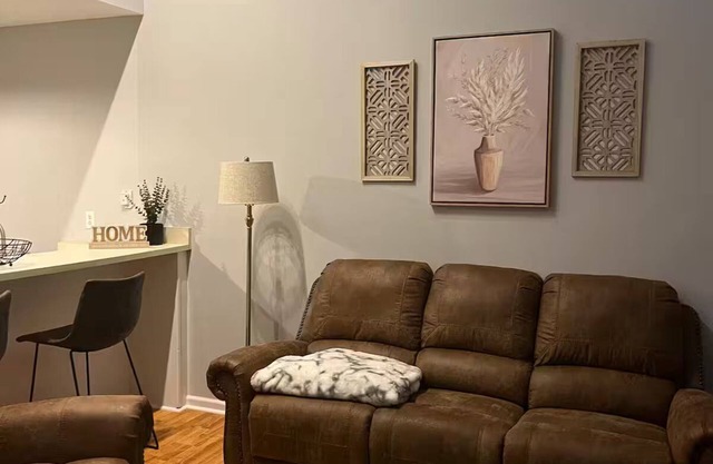 Cozy Townhouse near Downtown