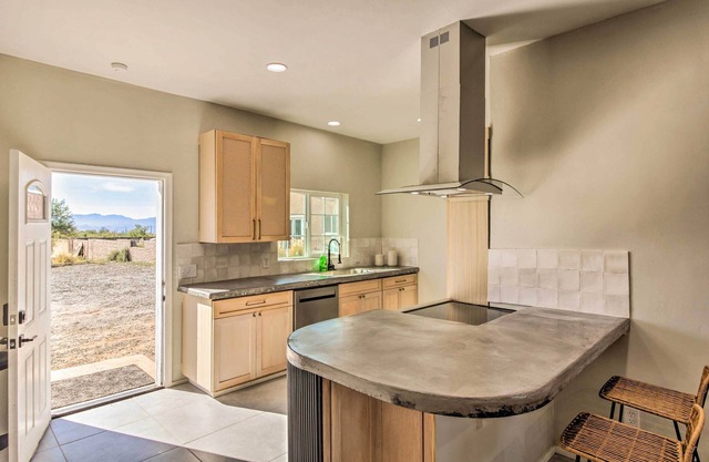 Cozy Tucson Guesthouse: Fire Pit + Mtn Views!