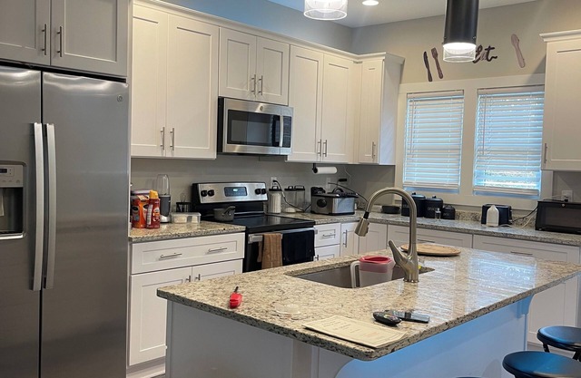 Cozy two bed room Townhome right down the street from Liberty University.