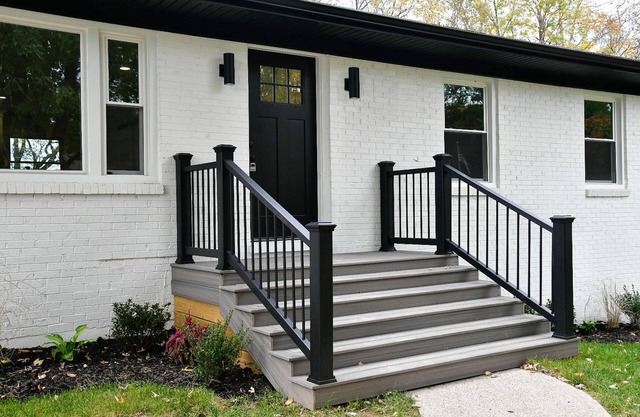 Cozy updated home mins to Keeneland & Lexington. Championship Golf Course Views