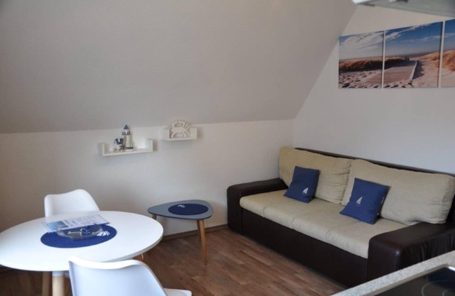 Cozy upper floor island apartment for two, close to the beach