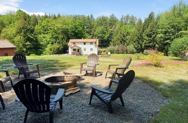 Cozy Upstate Adirondack Cottage Getaway
