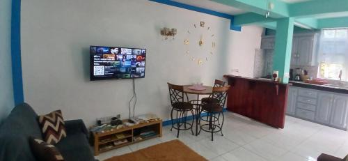 Cozy vacation retreat with free parking
