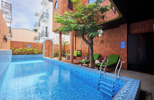 Cozy Villa 4BRs w/Pool 5 mins WALK to Old Town