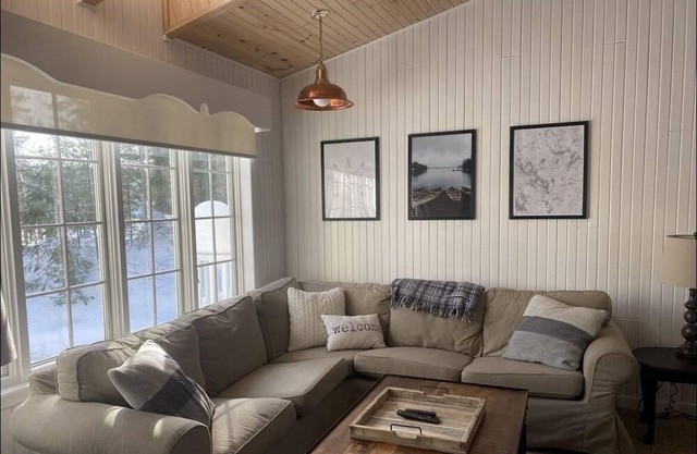 Cozy waterfront Cottage perfect for families