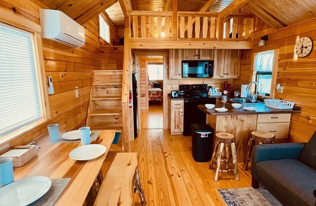 Cozy Wine Cabin escape with Breathtaking Views 3