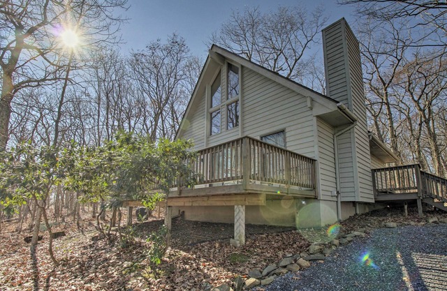 Cozy Wintergreen Cabin Near Mountain Inn & Slopes!