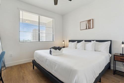 CozySuites Glendale - Westgate with pool 05