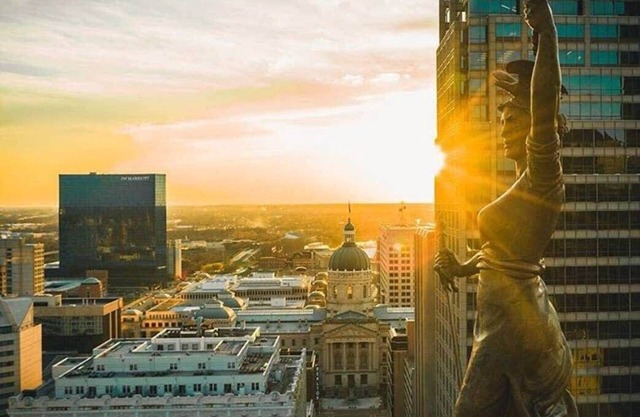 CozySuites l 2BR, Monument Circle, Indy