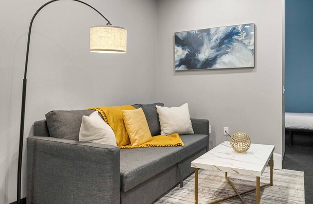 CozySuites Modern 1BR in Downtown Pitts #1