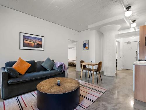 CozySuites NLG - Modern 1BR condo #05