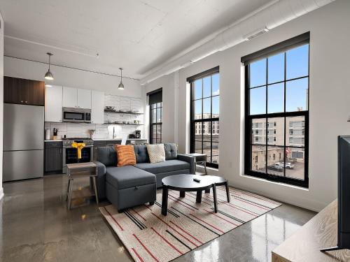 CozySuites NLG - Modern 2BR condo #15
