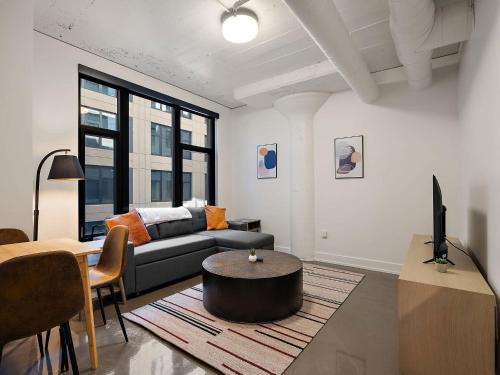 CozySuites NLG - Modern 1BR condo #04