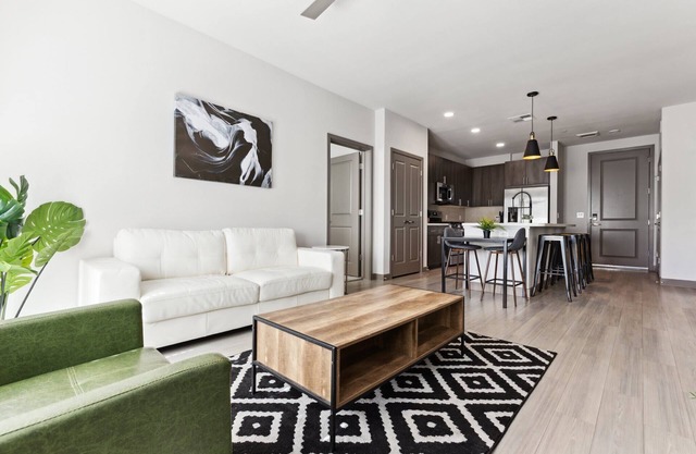 Cozysuites PHX RORO Gym, Pool, Pets, Parking! #18