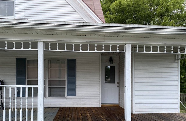 Cozytown Studio in downtown Fountain Inn. No cleaning fees.