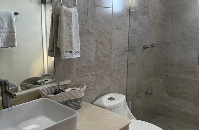 Create Memories: Apartment with Ocean Views, Sunsets, and Rooftop!