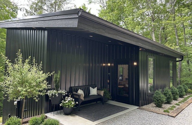 Creative Cabins - Kobe's Cabin