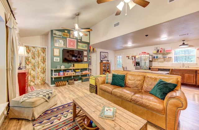 Creekside Cabin 38