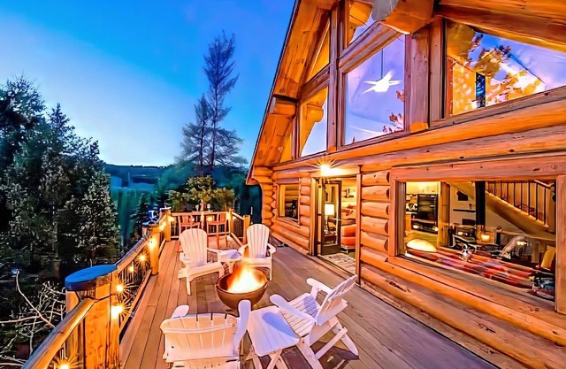 Creekside Cabin – Hot Tub, Fire Pit, Forest Trails, River Views near Nederland