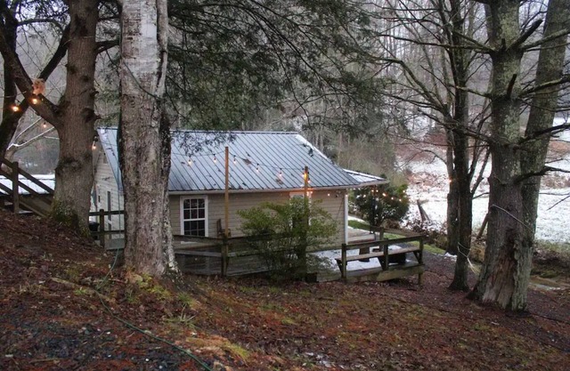 Creekside Cabin skiing/hiking & Appalachian Trail.