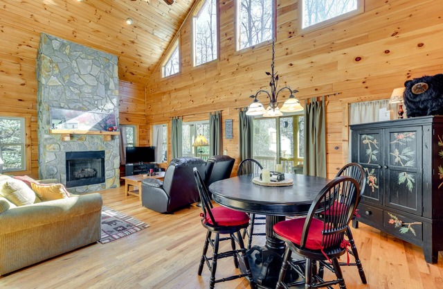 Creekside Cabin w/Fire Pit & Grill on Hemphill