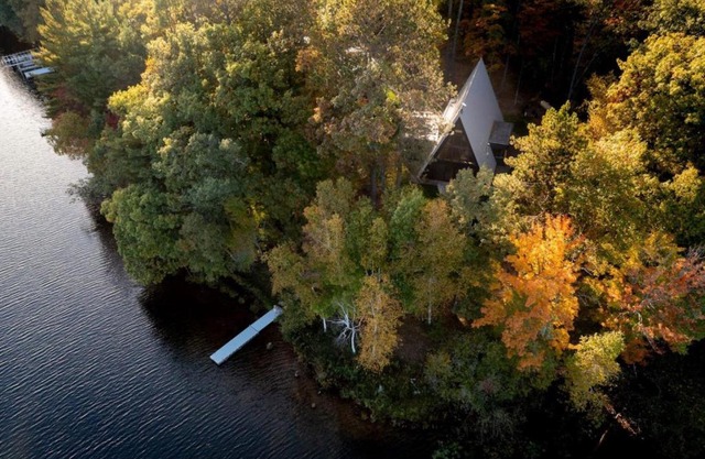 Creekside Retreat at Lake Noire Cabin 4