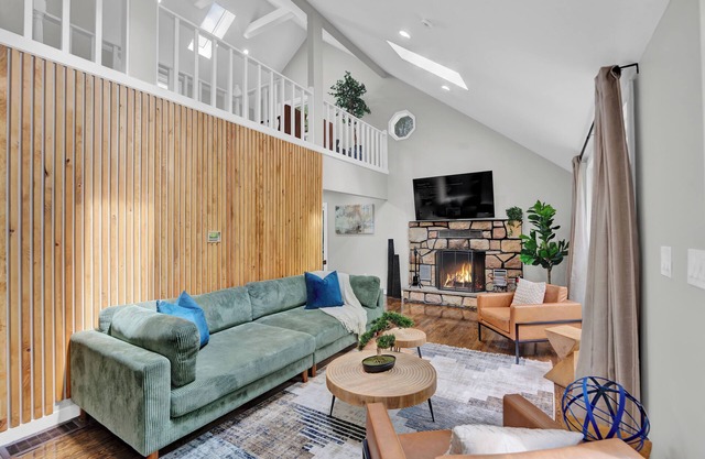 CreeksideChalet LakeviewHOT TUB/GameRoom/FirePit/Kid Friendly - Pet Friendly