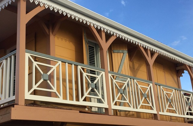 Creole house with private garden, beach 200m away