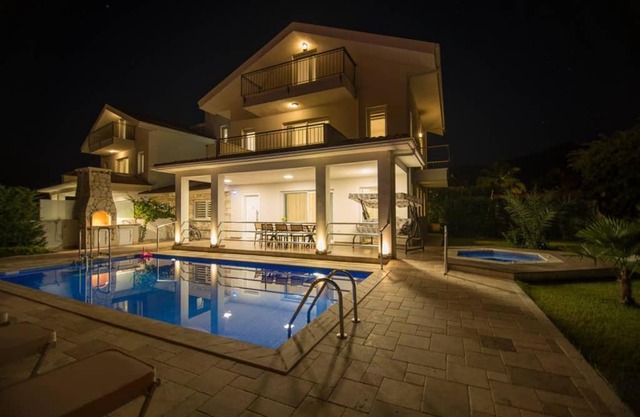 CRESCENT TWINS- BLUE VİLLA