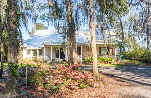 Crescent View-Come enjoy fishing,kayaking or just relaxing-Dock-Sleeps 10