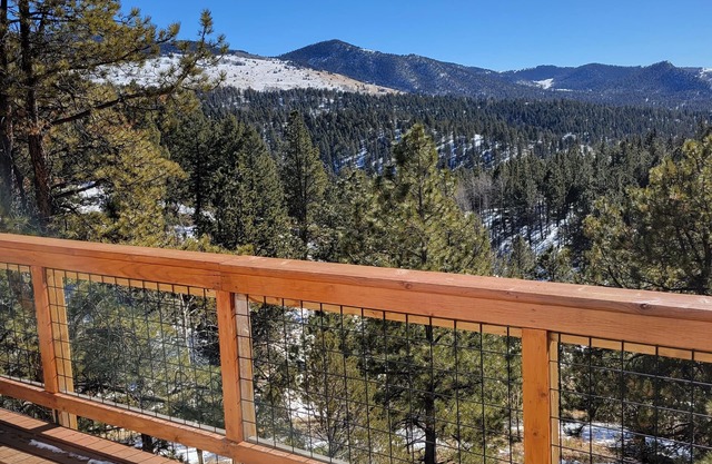 Cripple Creek Cabin with Fantastic Views and Hot Tub