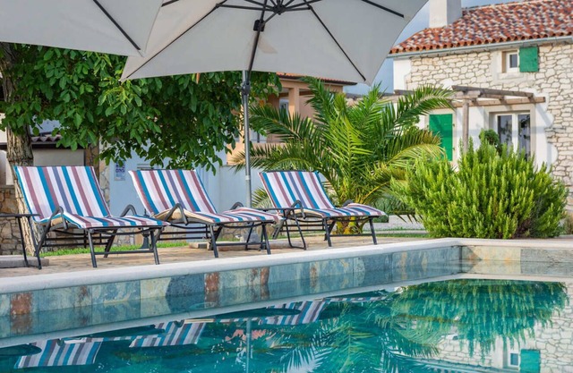 CROGO Villa Paradiz, Charmantes Ferienhaus bei Labin, Istrien – Privater Pool, großer Garten & viel