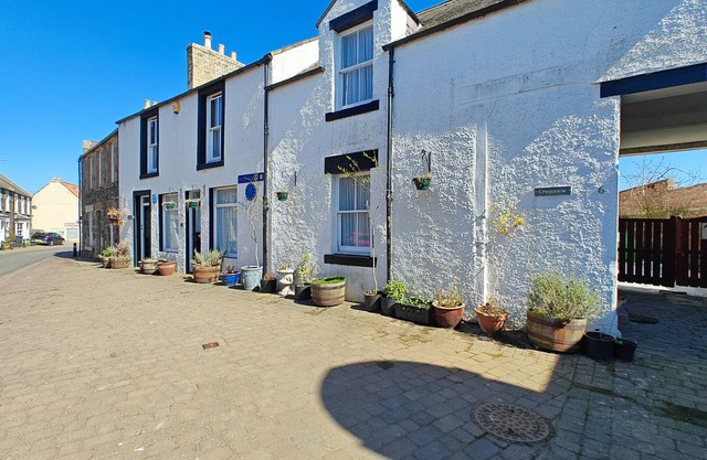 Crossview - Two Bedroom House, Sleeps 4