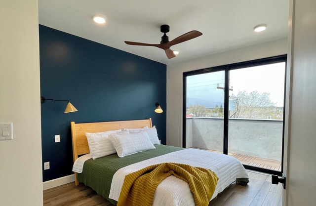 Crow's Nest Penthouse- Brand New Luxe Main Street Apartment