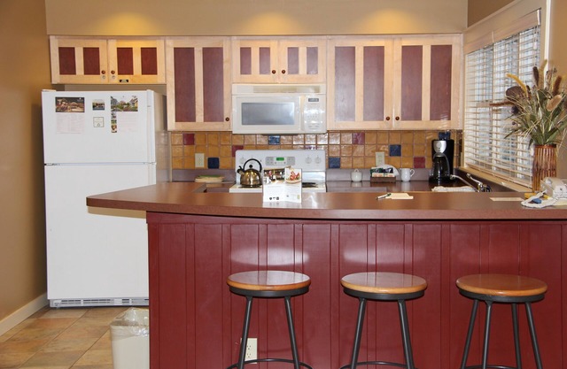 Crystal Mountain Resort - Beautiful Mountain Top Condo in Thompsonville, MI