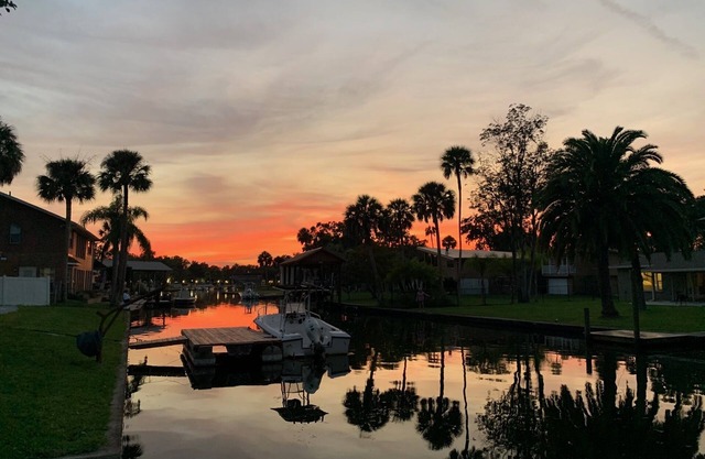 Crystal River Waterfront Island Oasis with 2 docks!