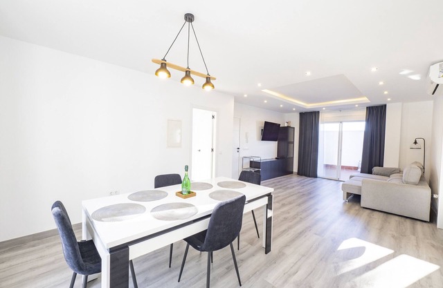 Cubo's Luna Town Center Apartment/urban/pet friendly/free wifi