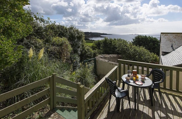Cudden View - Spacious Character Cottage, Sea & Coastal Views, Balcony, Parking