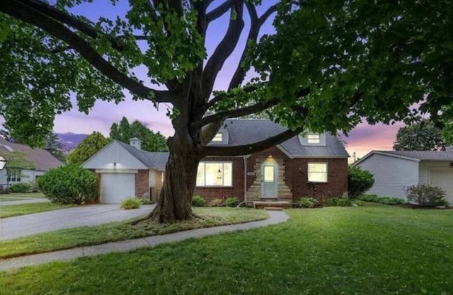 Cul-de-Sac Charm on River Road