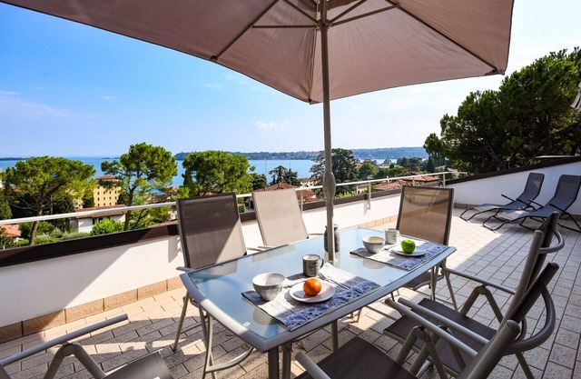 Cupido: with big lake view balcony in Gardone Riviera